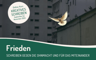 Ein Bild mit einem fliegenden Vogel vor einer urbanen Kulisse. Der Text informiert über einen Online-Kurs zum kreativen Schreiben, der von September bis November 2024 stattfindet, mit dem Thema "Frieden" und dem Fokus auf das Schreiben gegen Ohnmacht und für das Miteinander. (Text KI generiert)